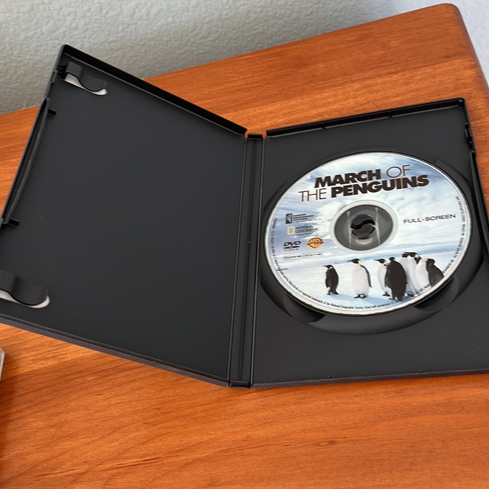 HOST PICK! March of the Penguins DVD, full screen edition, light used co… - Picture 3 of 4